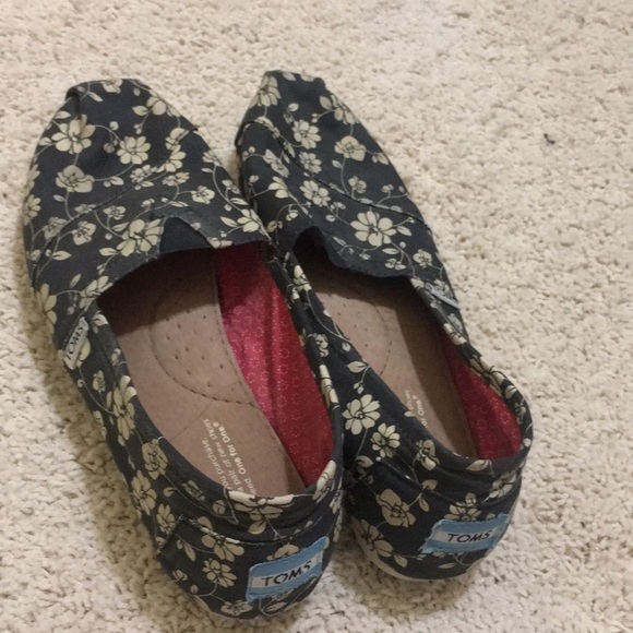 Toms! - Picture 3 of 3